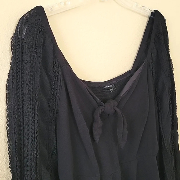 Torrid Black Peplum Rayon Crepe Embroidered Sleeve Blouse - Size 1X - Picture 3 of 9